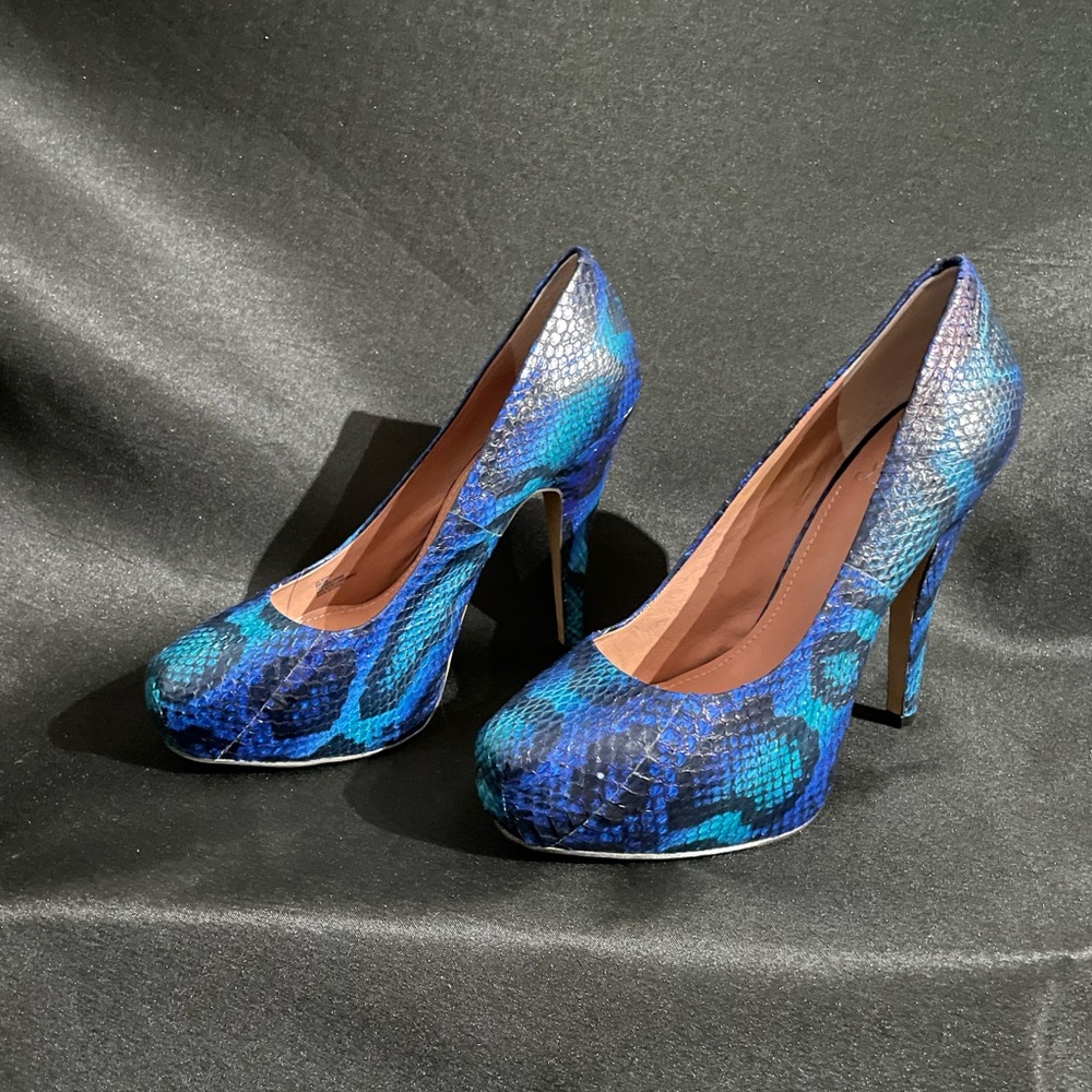 Brand New Vince Camuto Blue Snake Platform Heel